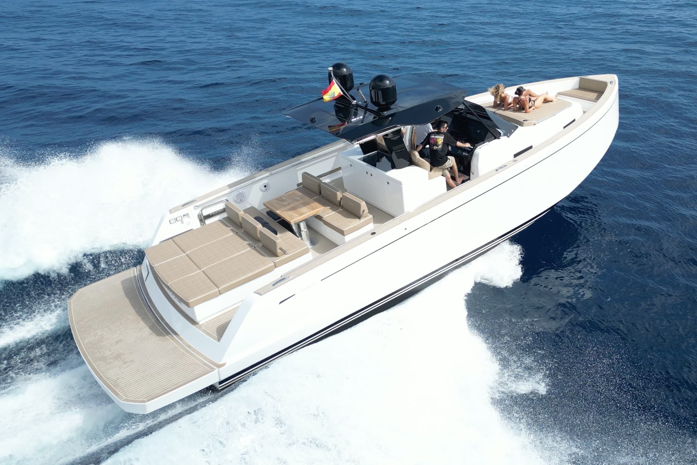 Pardo 43 "Planazo" alquiler yate Ibiza