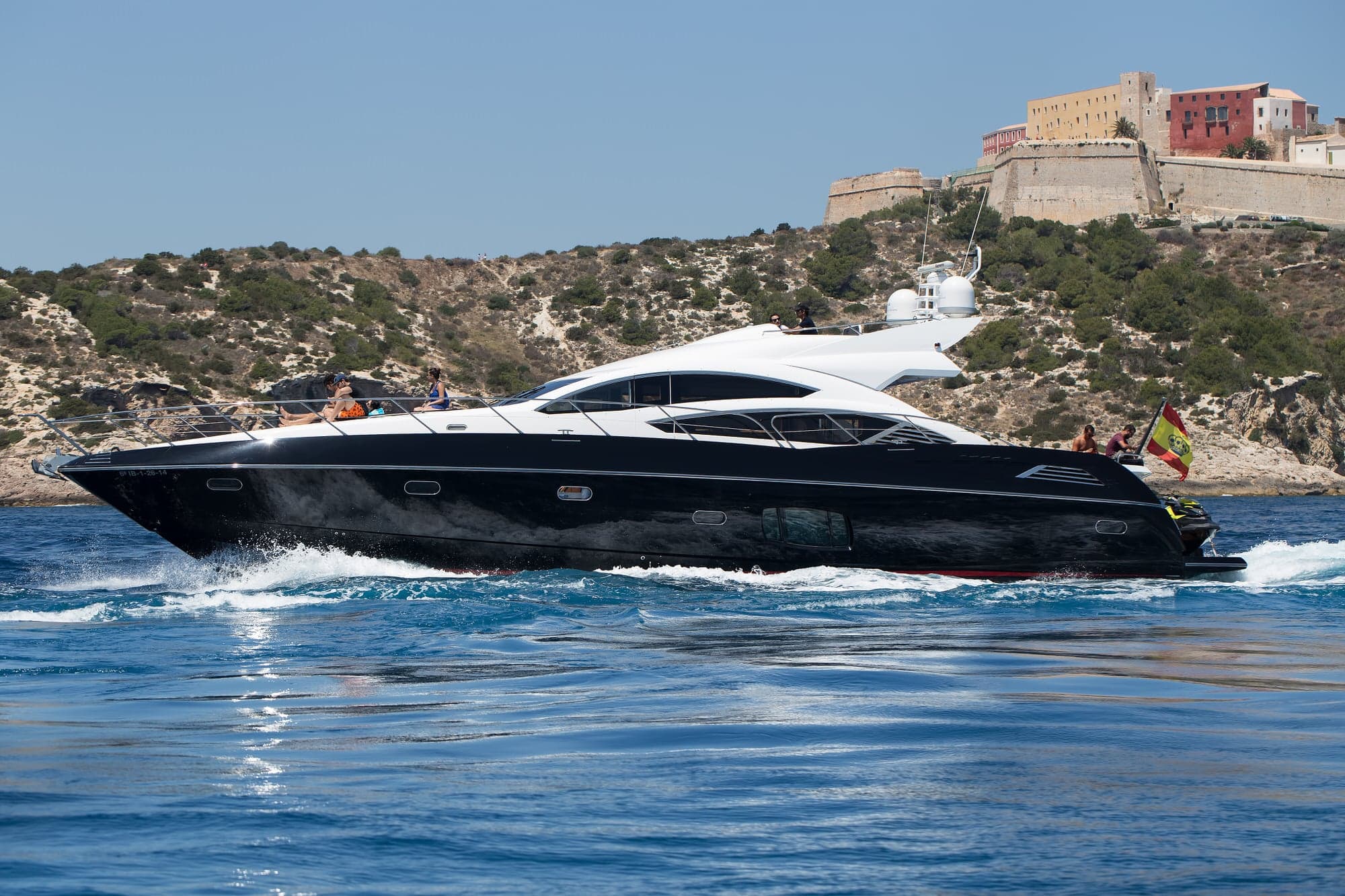 Sunseeker Predator 74 "Black Jax" Yate en alquiler Ibiza