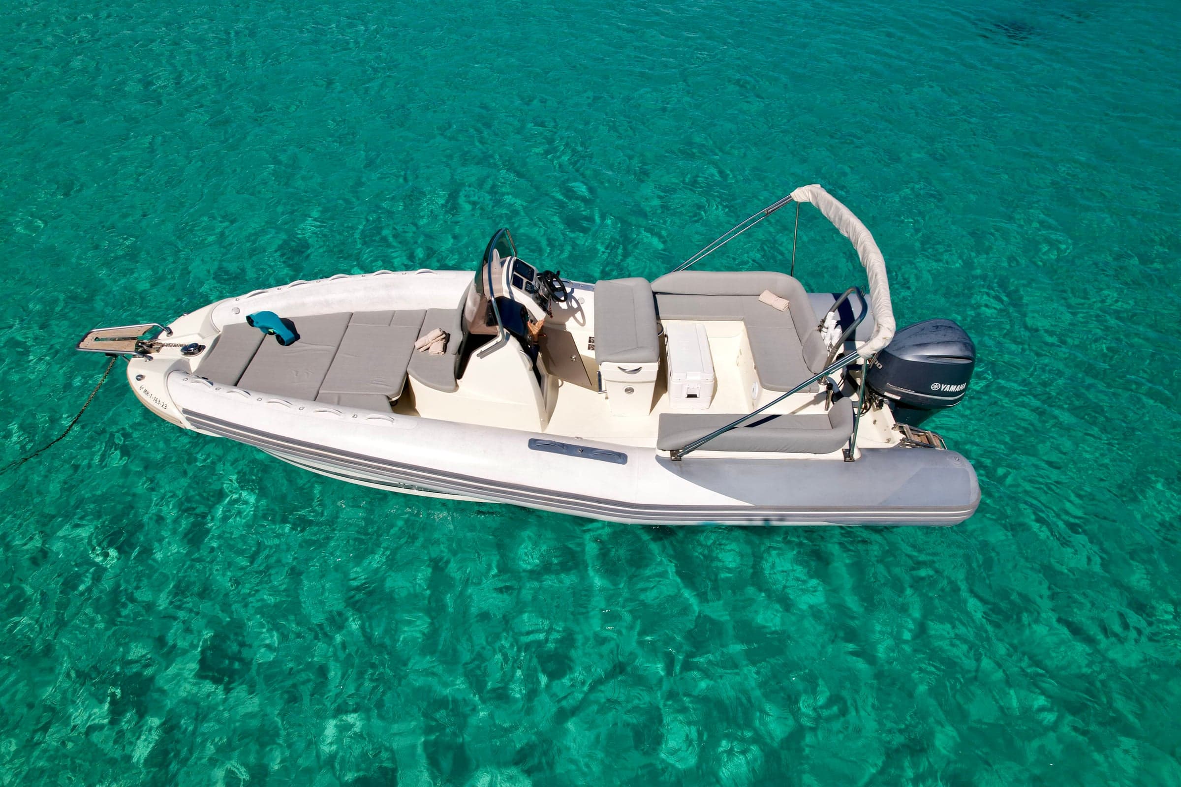 Zodiac NZO 760 "Just Great" en alquiler Ibiza