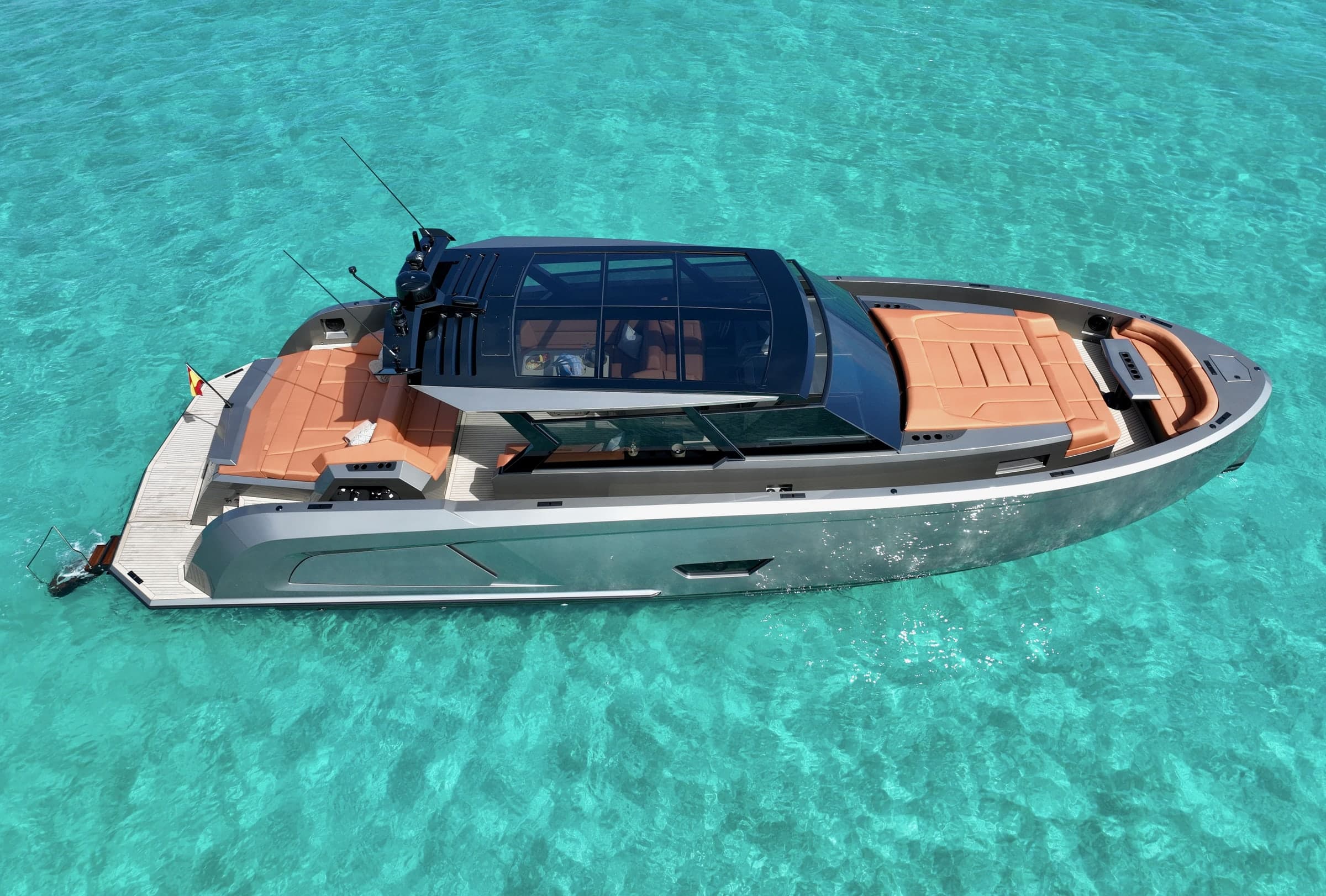 Vanquish VQ58 "MI PARAISO" alquiler yate Ibiza