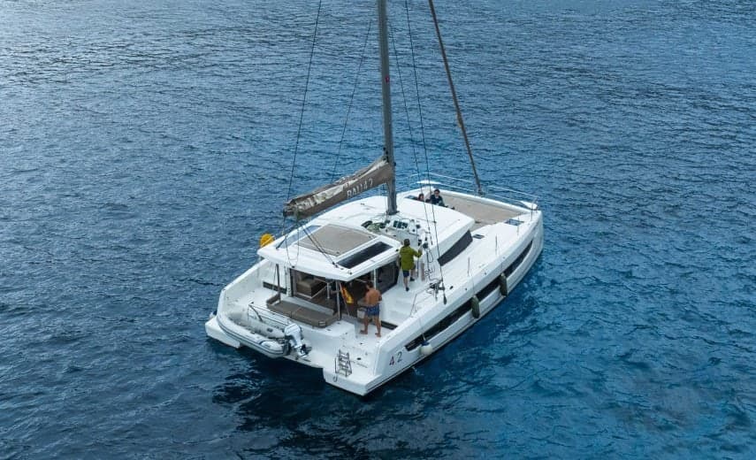 Bali 4.2 alquiler catamarán Ibiza